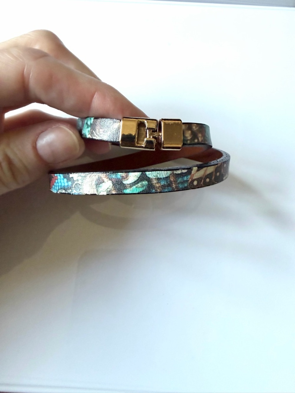 Leighelena Printed T-Bar Wrap Leather Bracelet - Picture 4 of 6
